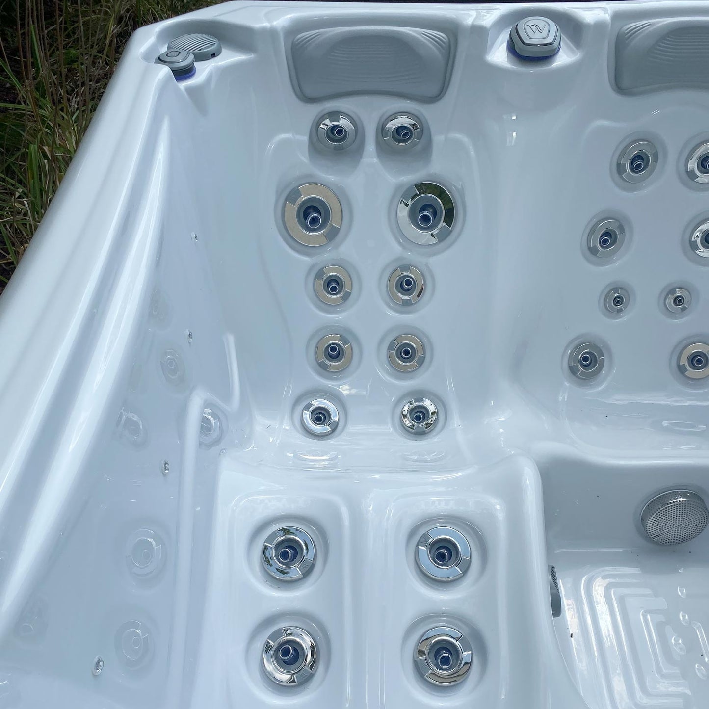 Manhattan Life Hot Tub