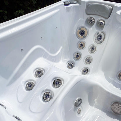 Manhattan Life Hot Tub