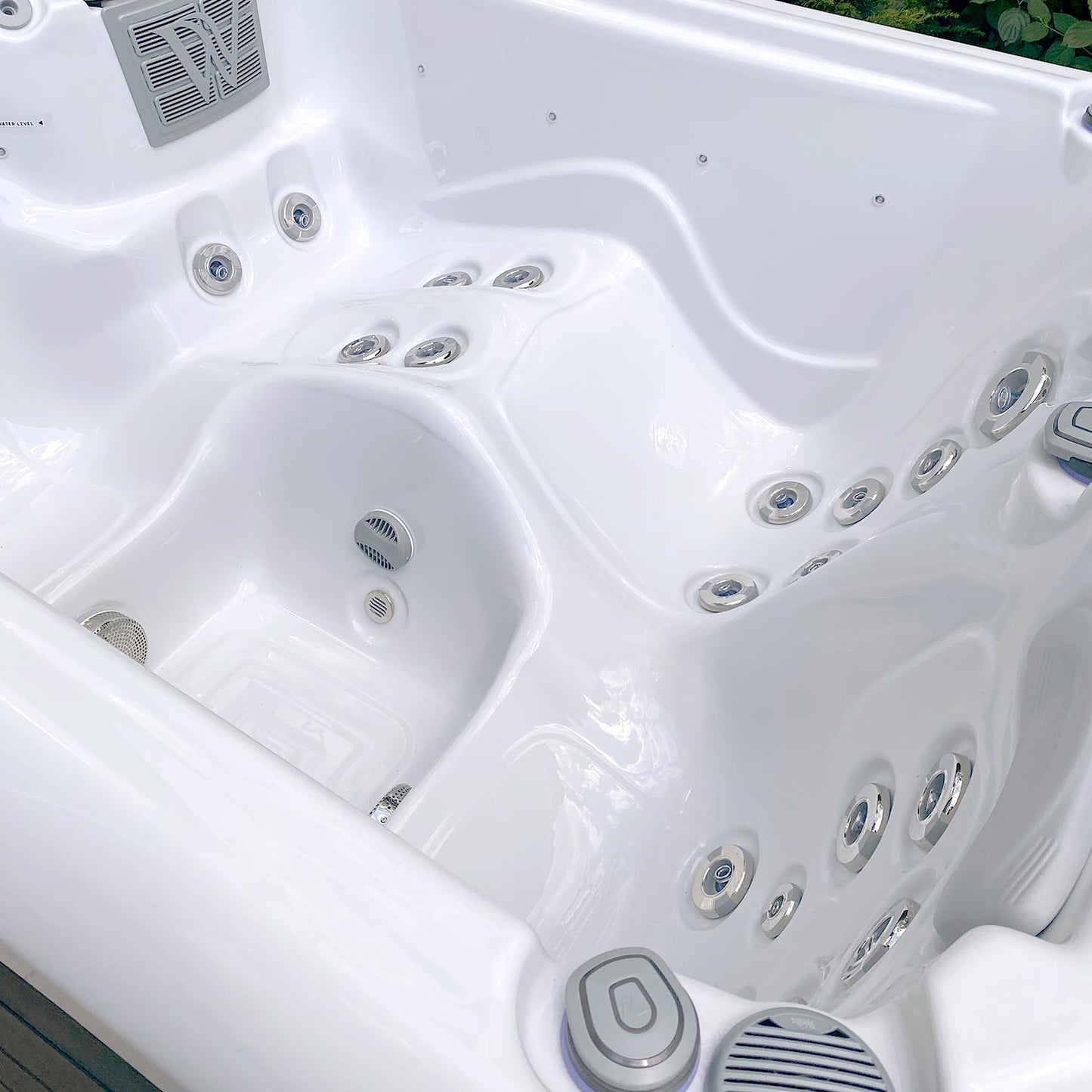 Manhattan Life Hot Tub