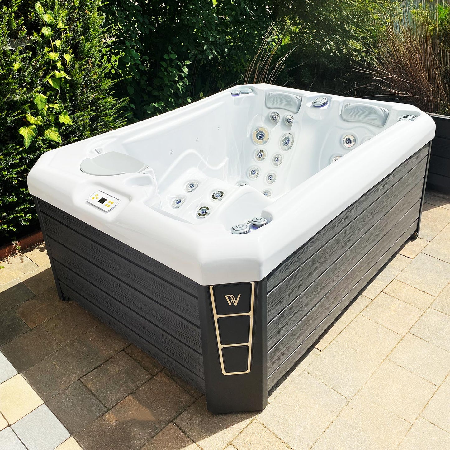 Manhattan Life Hot Tub