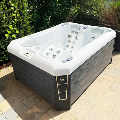 Manhattan Life Hot Tub