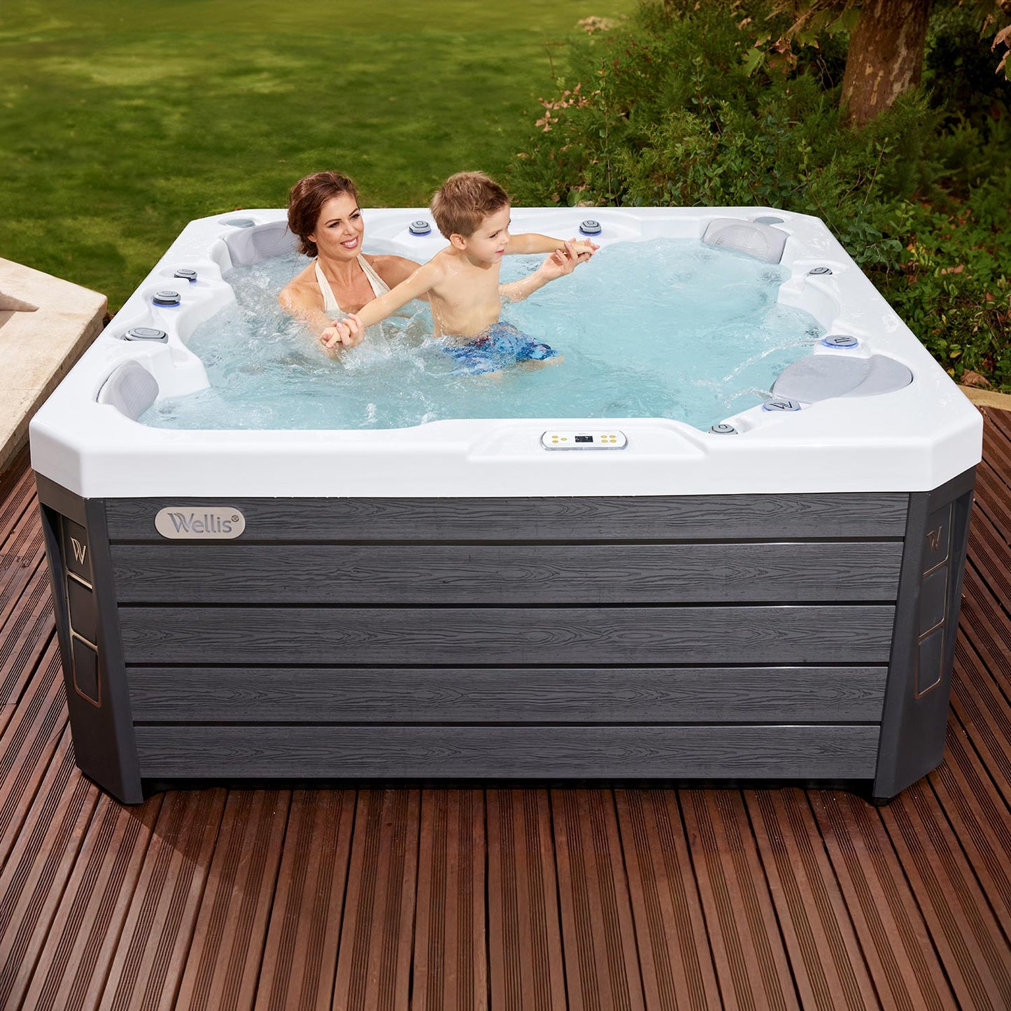 Prague Life Hot Tub