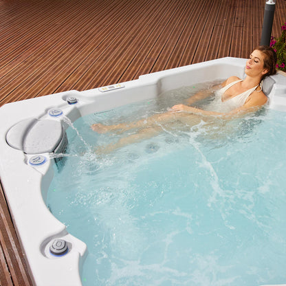 Prague Life Hot Tub