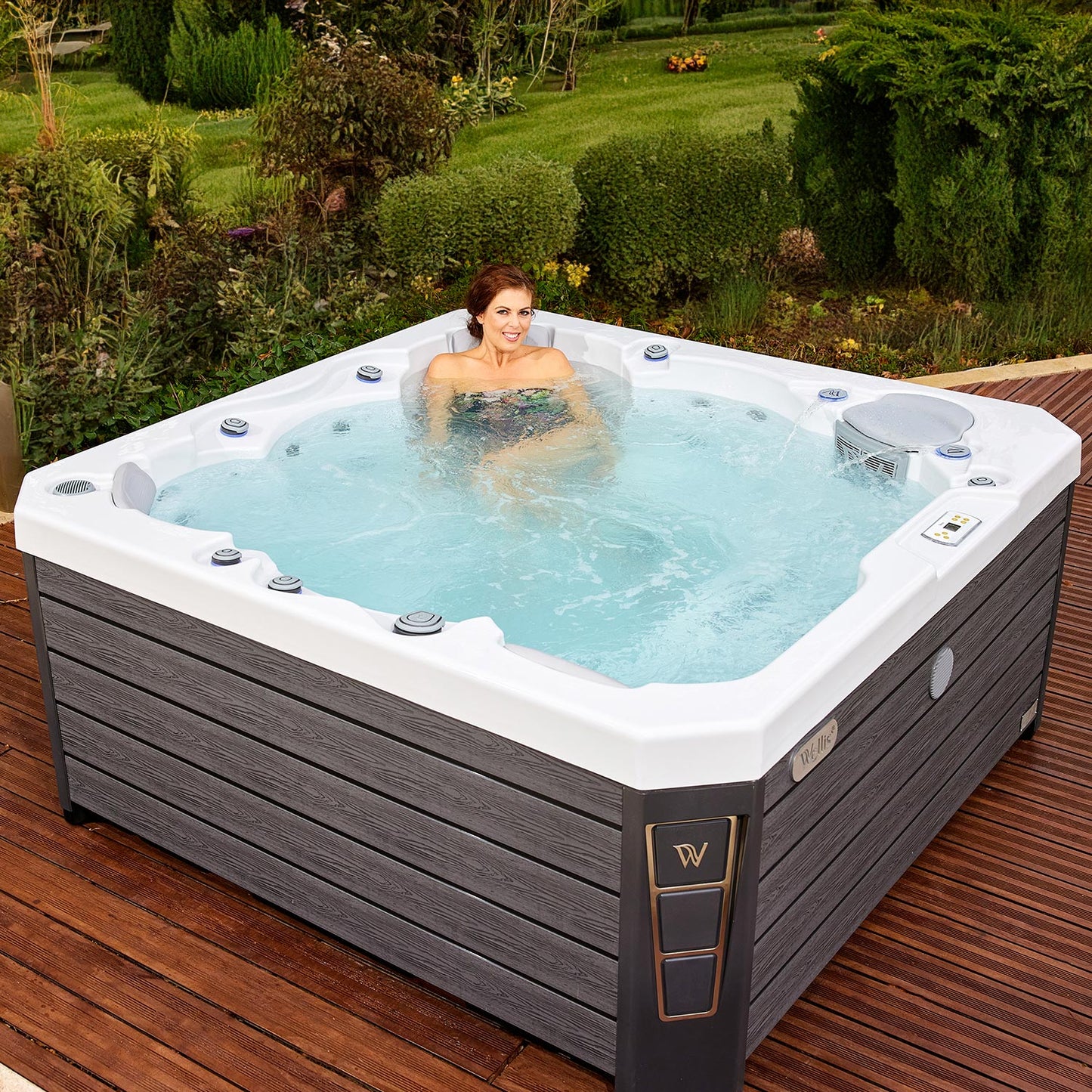 Prague Life Hot Tub