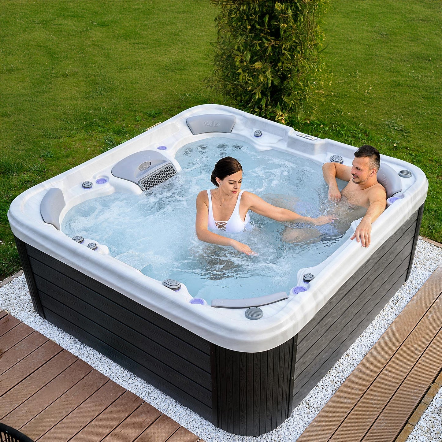 Vienna Life Hot Tub