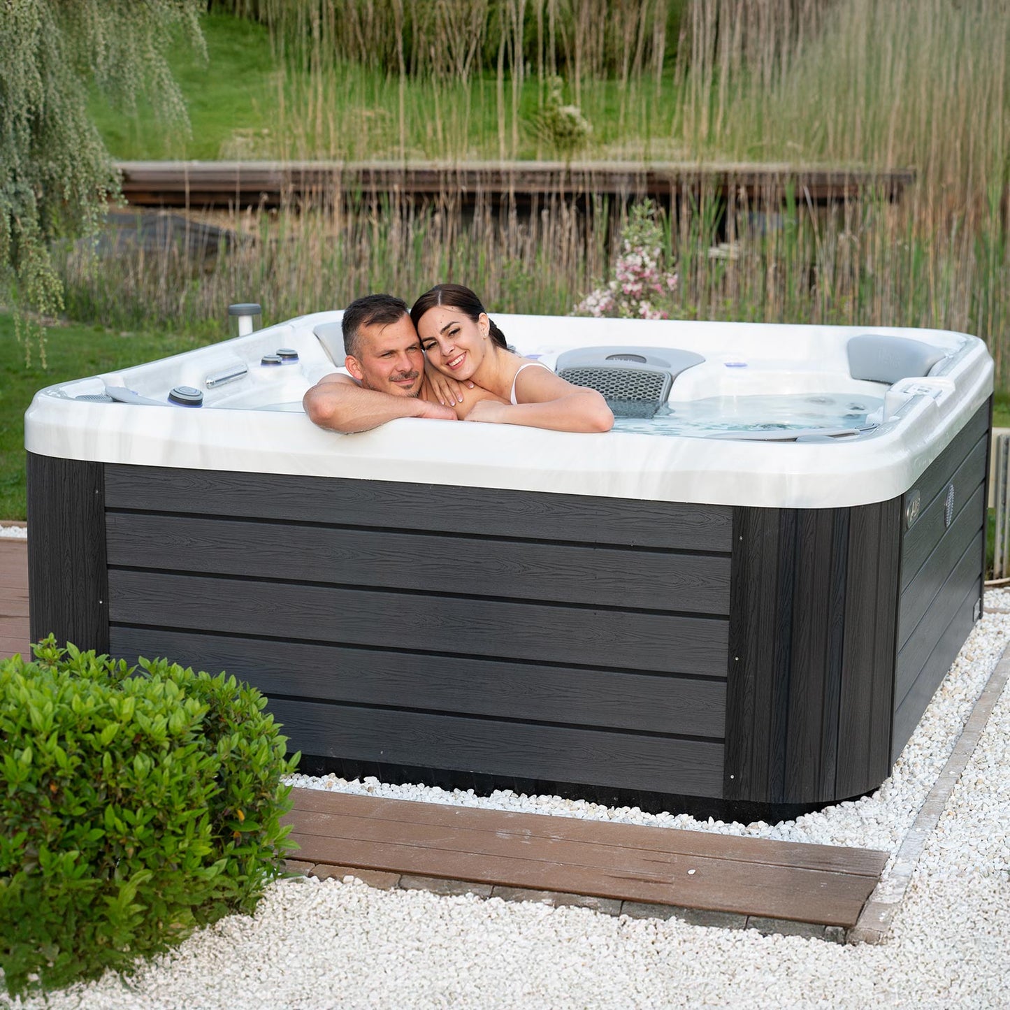Vienna Life Hot Tub